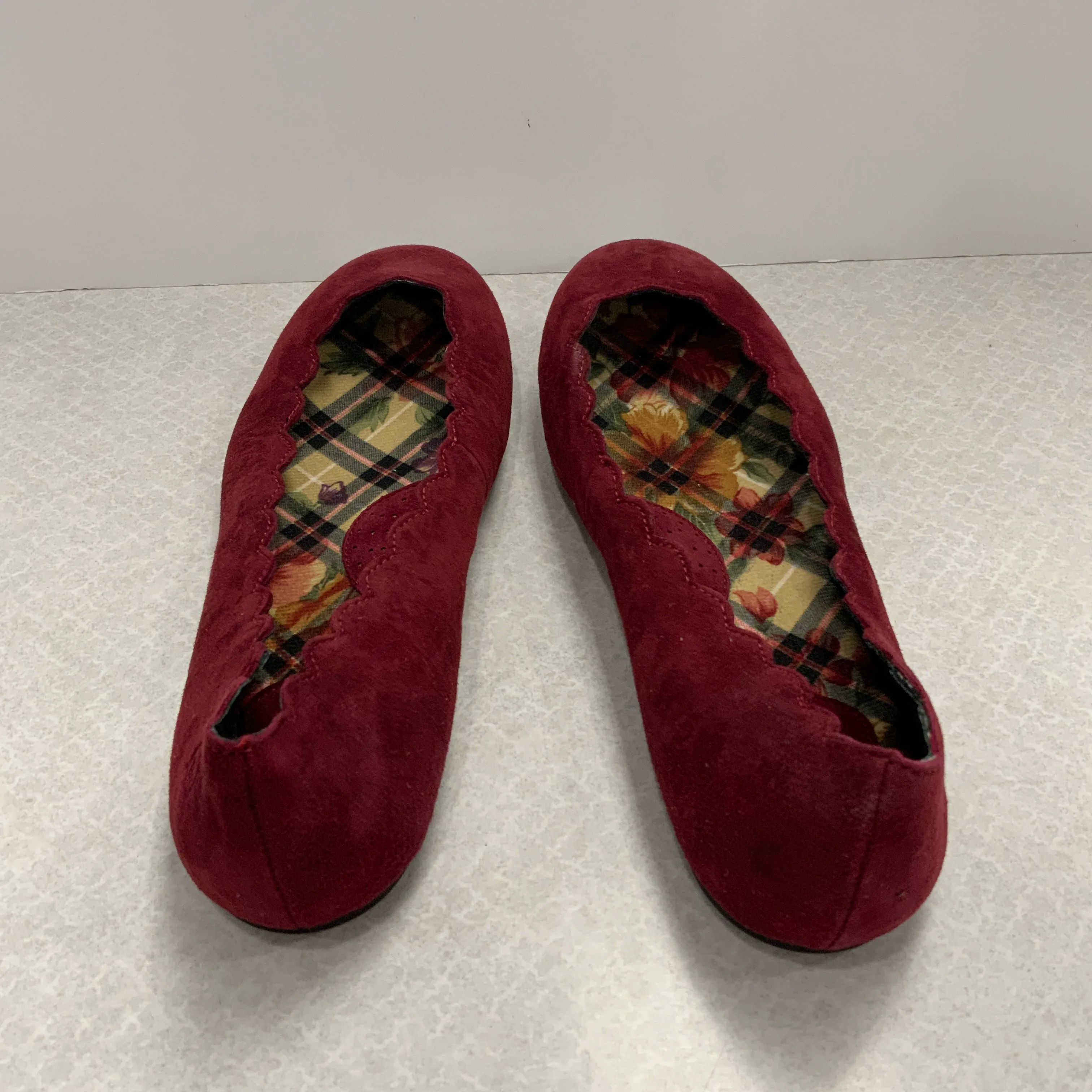 Shoes Flats By Born In Maroon, Size: 9.5