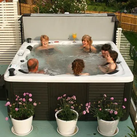 Toronto UV 44-Jet 5-6 Person Hot tub | 213 x 213 cm