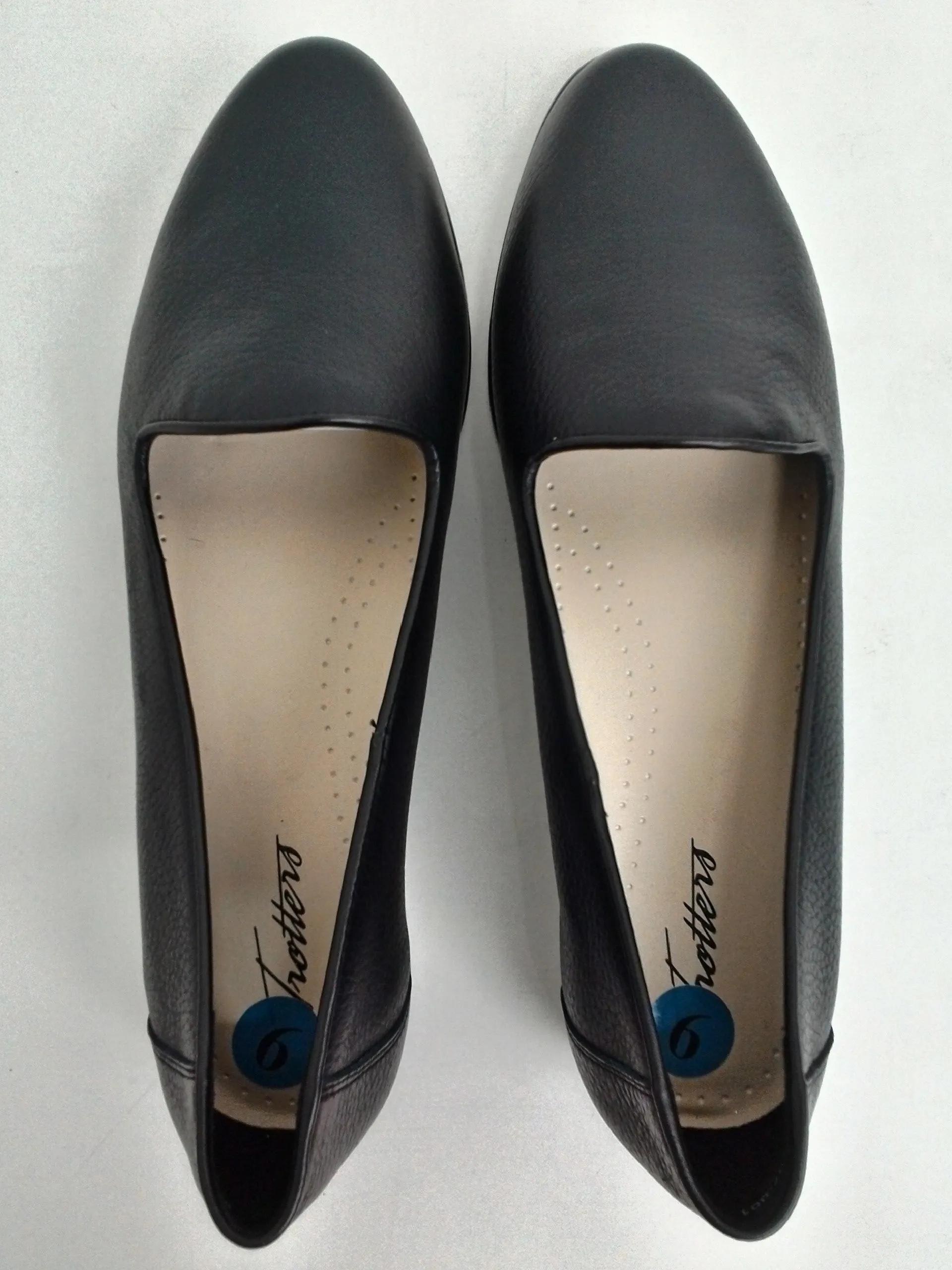 Trotters Women's Black Flats Size 9