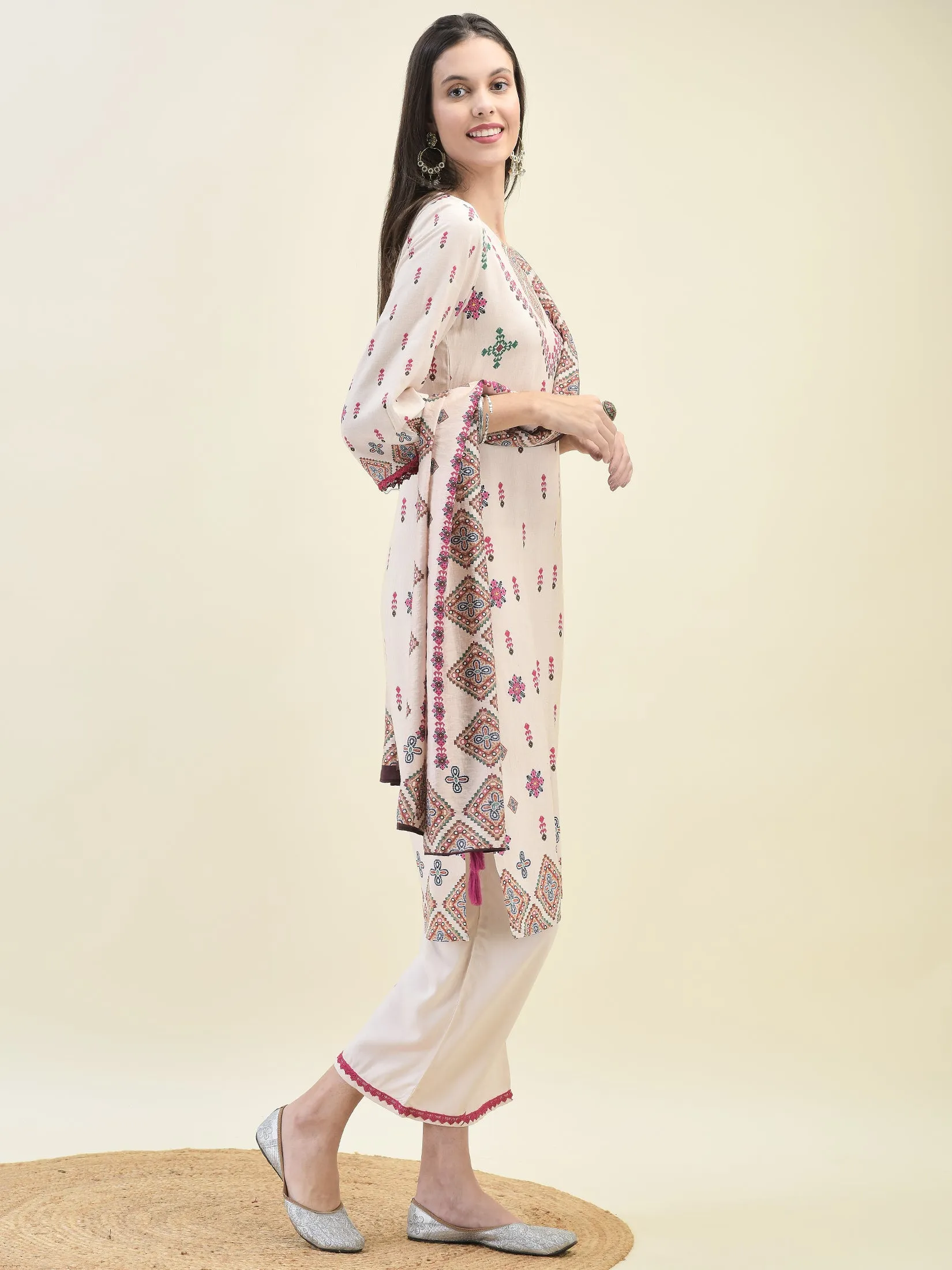 Women Liva Rayon Off White Ikat Print Kurta Comfort Pant Dupatta