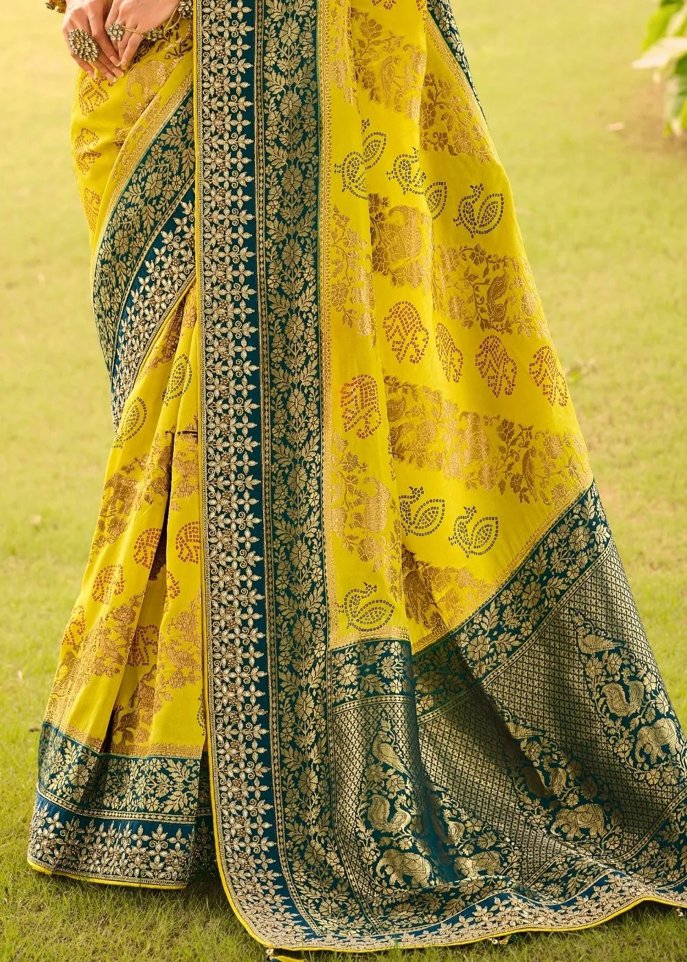 Yellow & Green Woven Dola Silk Saree Having Khatli work on Border & Blouse