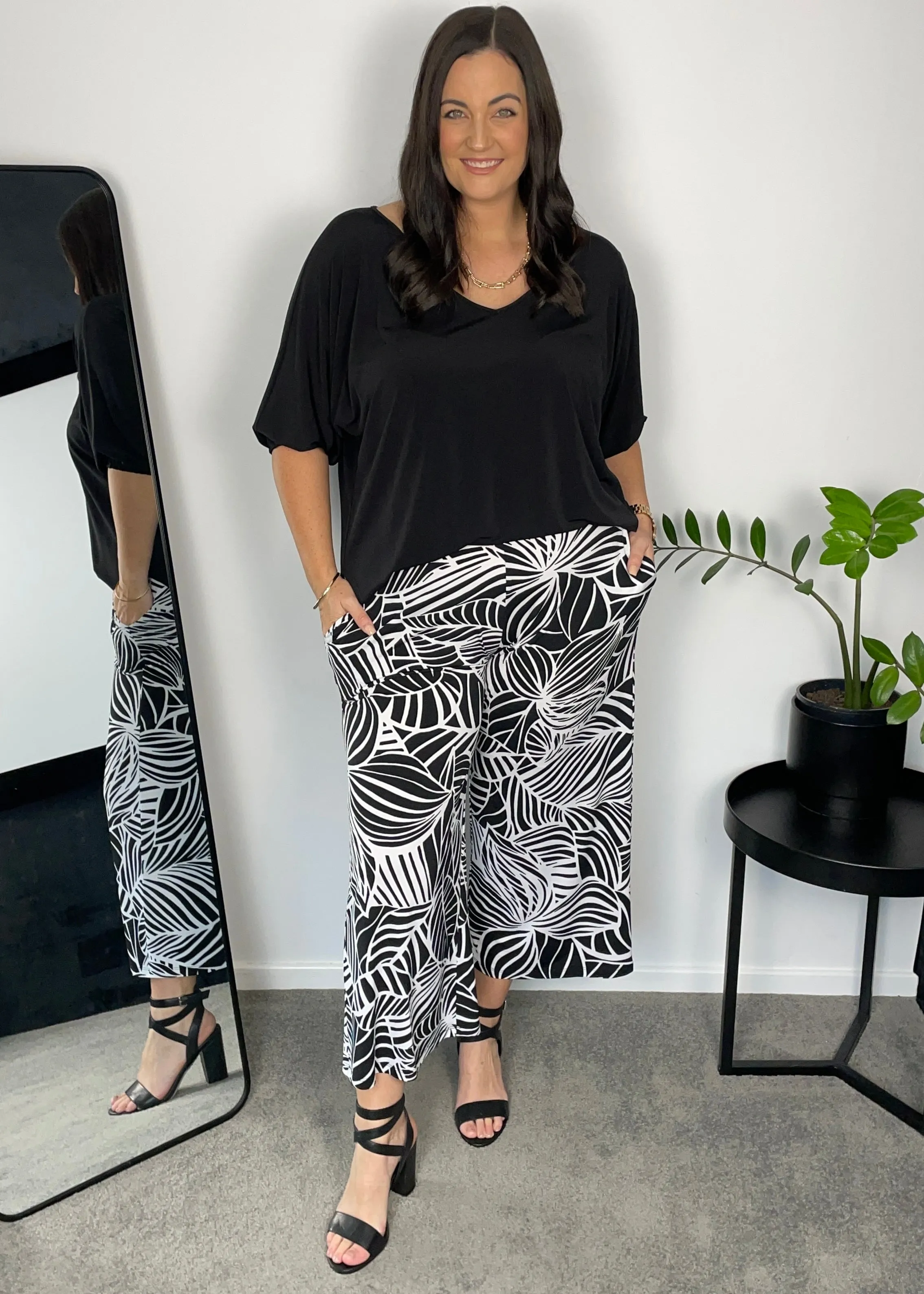 Yogi jersey wide leg culotte in Palm print